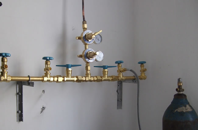 中心供氧汇流排